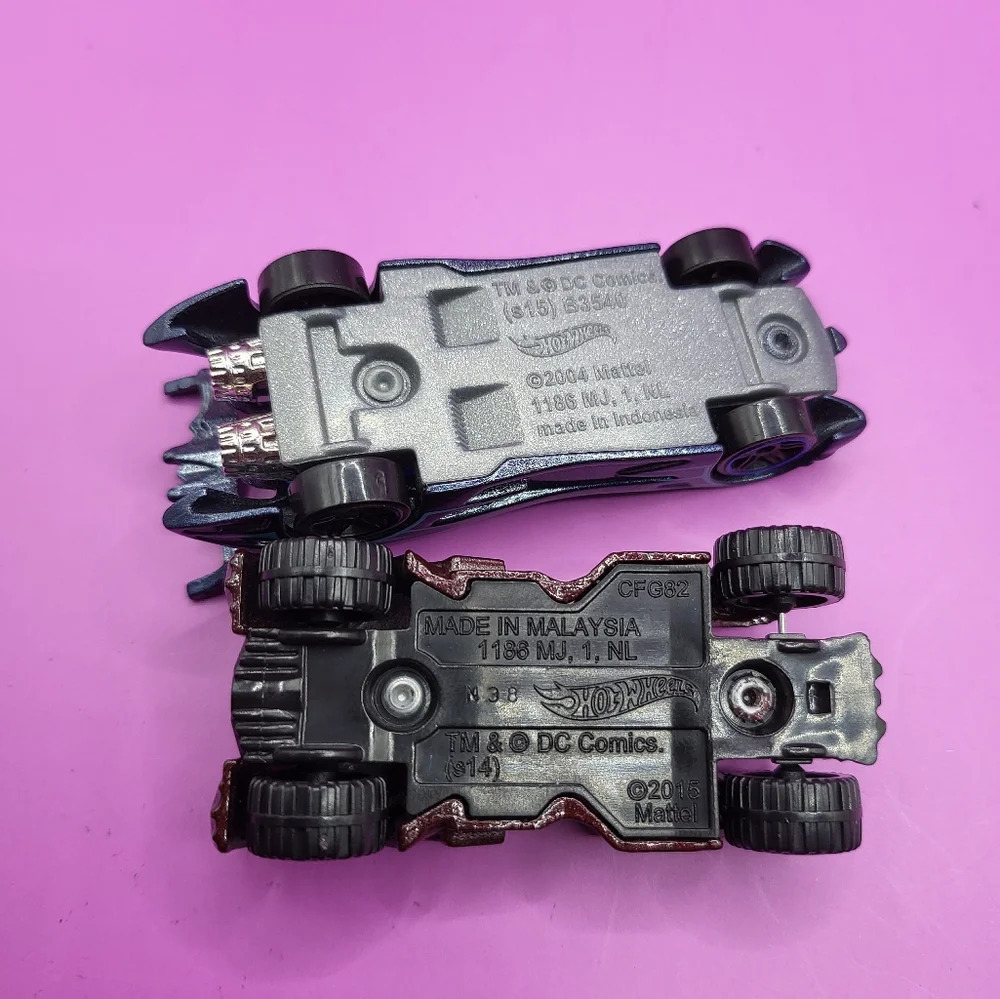 2 Batman Batmobile Hot Wheels Diecast Cars 2004 2015 - Picture 5 of 6